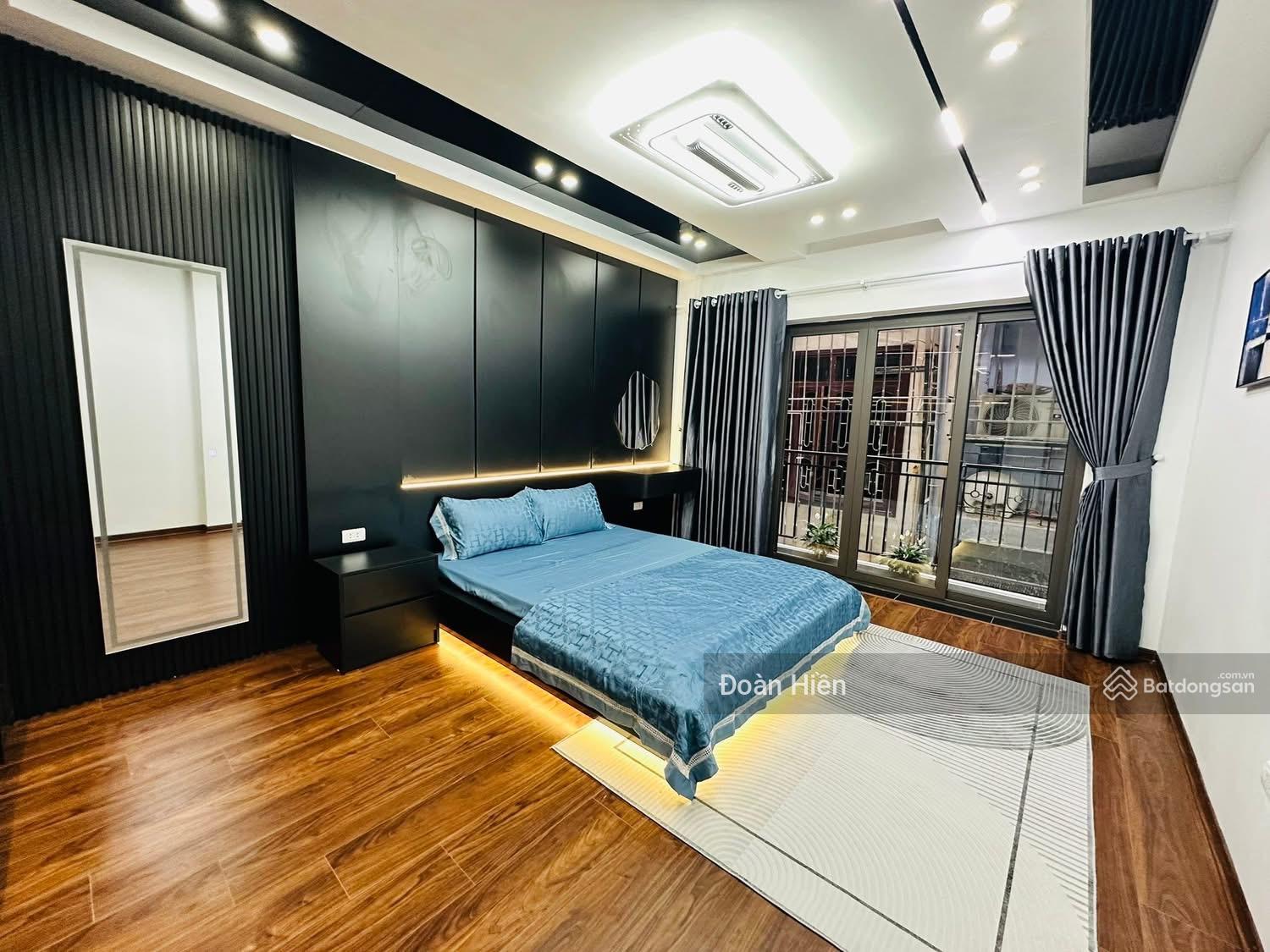 Nhà đẹp ở ngay! Phố Lạc Long Quân, cách ô tô đỗ 20m, dân xây KCBT, thoáng sáng, tặng NT, 46m*5t