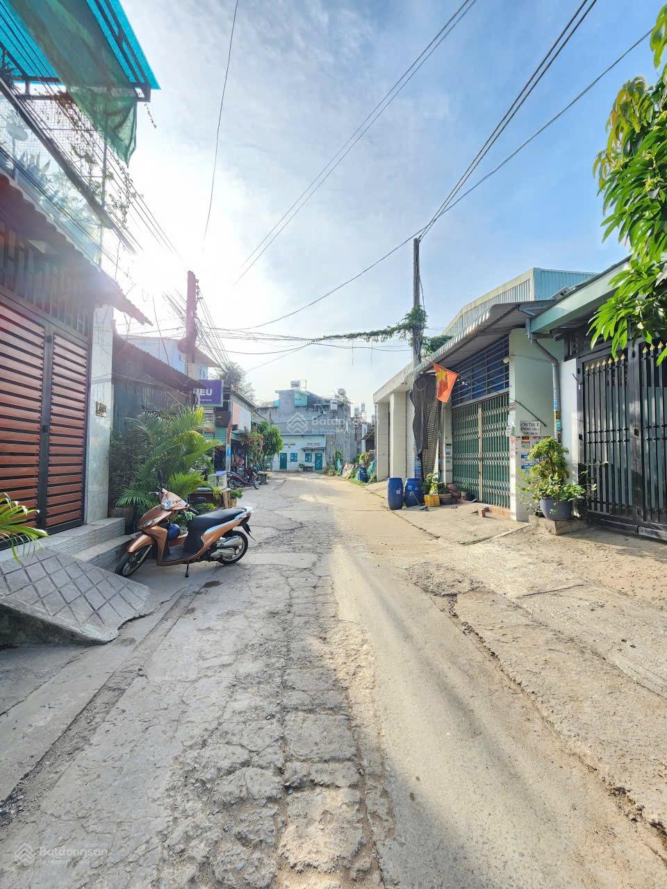 3.5 tỷ / Bán nhà 1 trệt 1 lầu gần Lê Thị Trung gần Chợ Bình Phước B P.Bình Chuẩn Tp.Thuận An