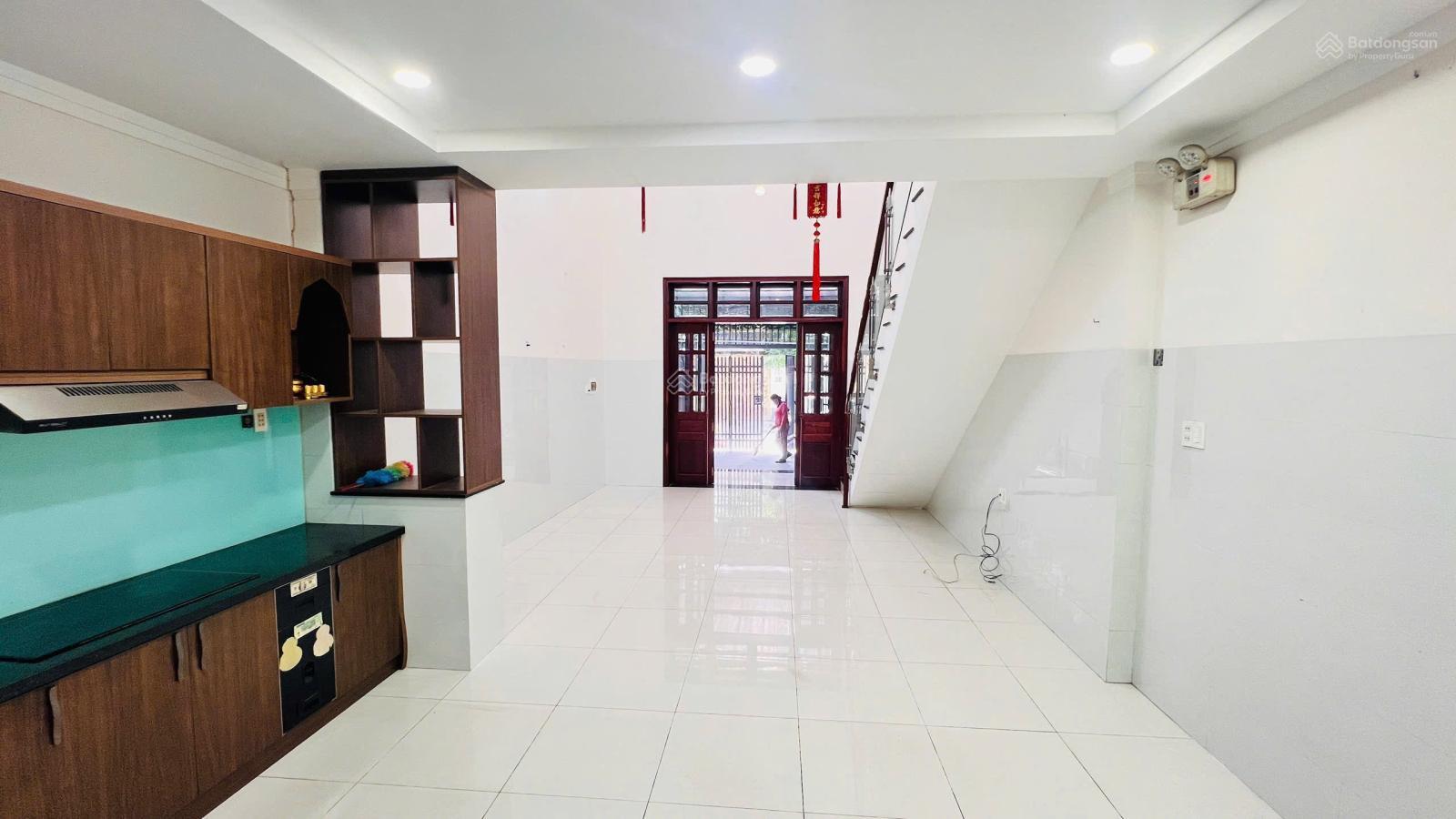 . hàng hót hót BÁN NHÀ MẶT TIỀN DX 49 PHÚ MỸ ĐƯỜNG NHỰA 7m
Cách huỳnh văn luỹ 50m bên cạn