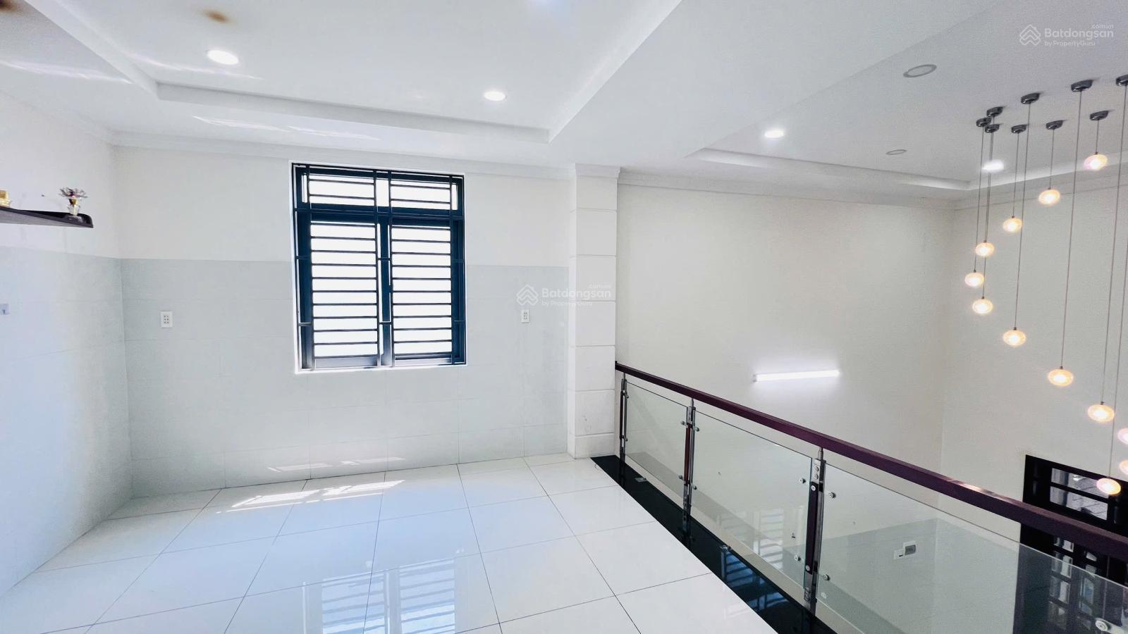 . hàng hót hót BÁN NHÀ MẶT TIỀN DX 49 PHÚ MỸ ĐƯỜNG NHỰA 7m
Cách huỳnh văn luỹ 50m bên cạn