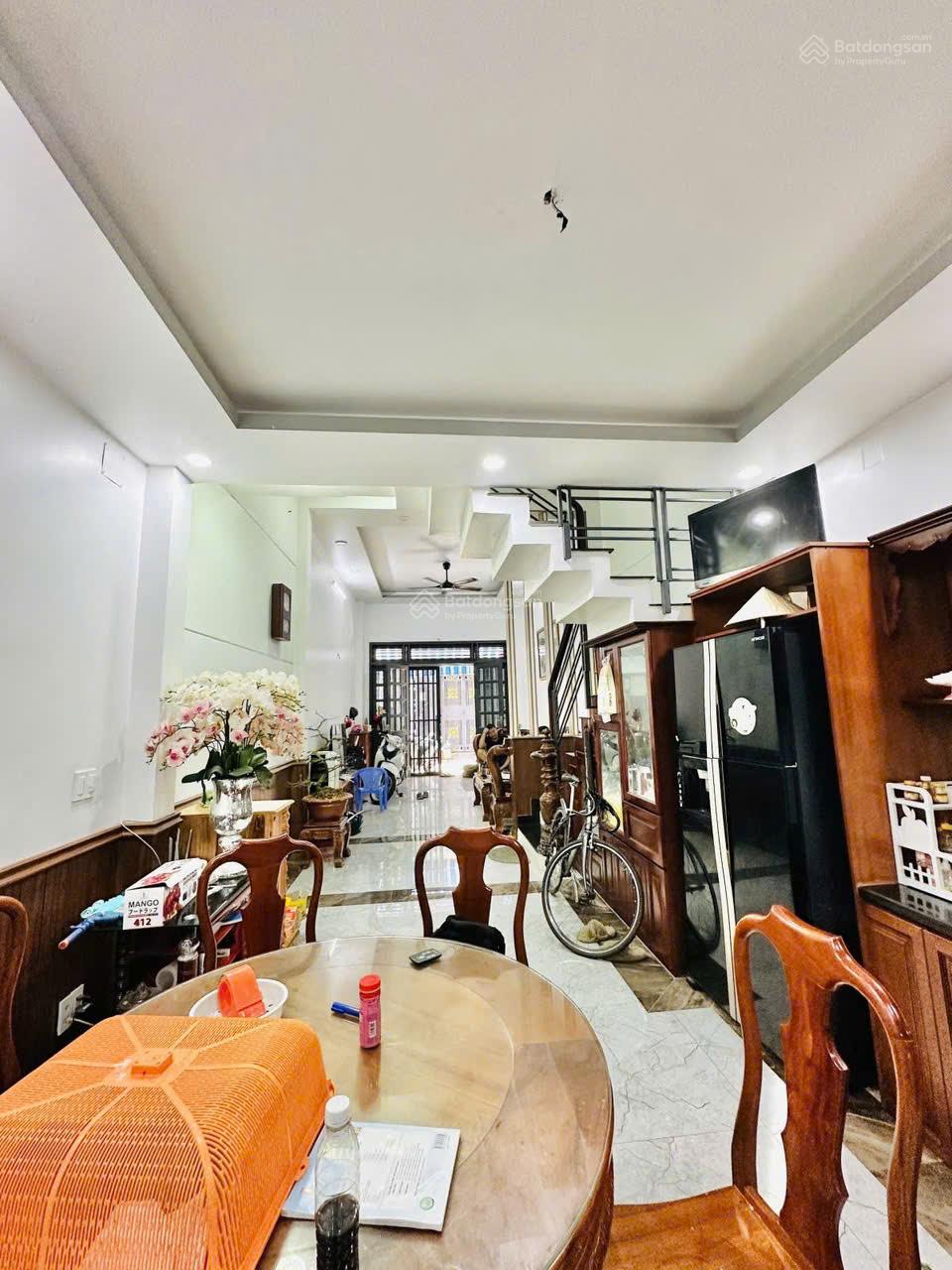 Hẻm 7m đường Tân Hương Dt 4mx15m 3 lầu sân thượng giá 8,7 tỷ