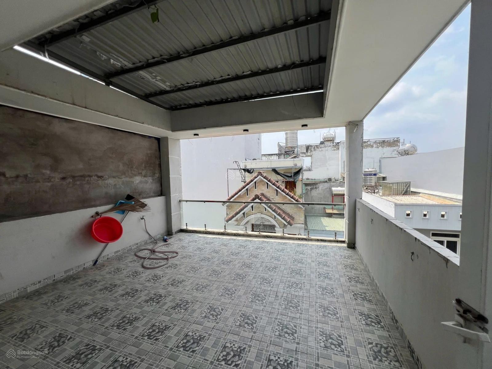 9.5 triệu/tháng - Nhà có gara xe hơi 3 lầu 3 phòng ngủ có nội thất Trường Lưu gần chợ Long Trường 9.5 triệu/tháng - Nhà có gara xe hơi 3 lầu 3 phòng ngủ có nội thất Trường Lưu gần chợ Long Trường