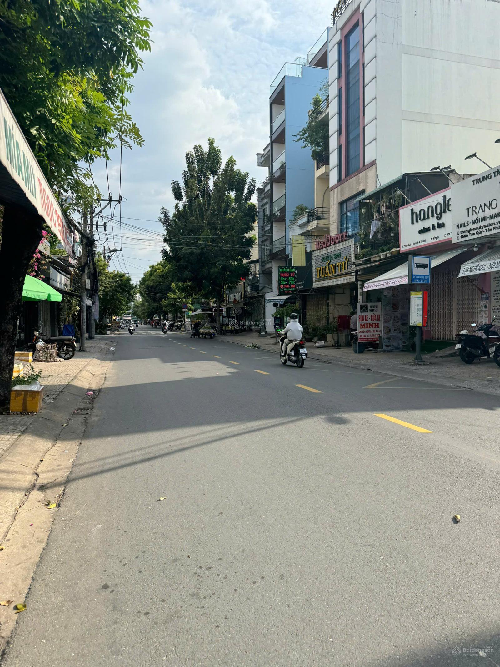 Mặt tiền kinh doanh Đường Tân Quý ( 4,67x23m) hậu 4,93m, cấp 4. Giá 13,8 tỷ