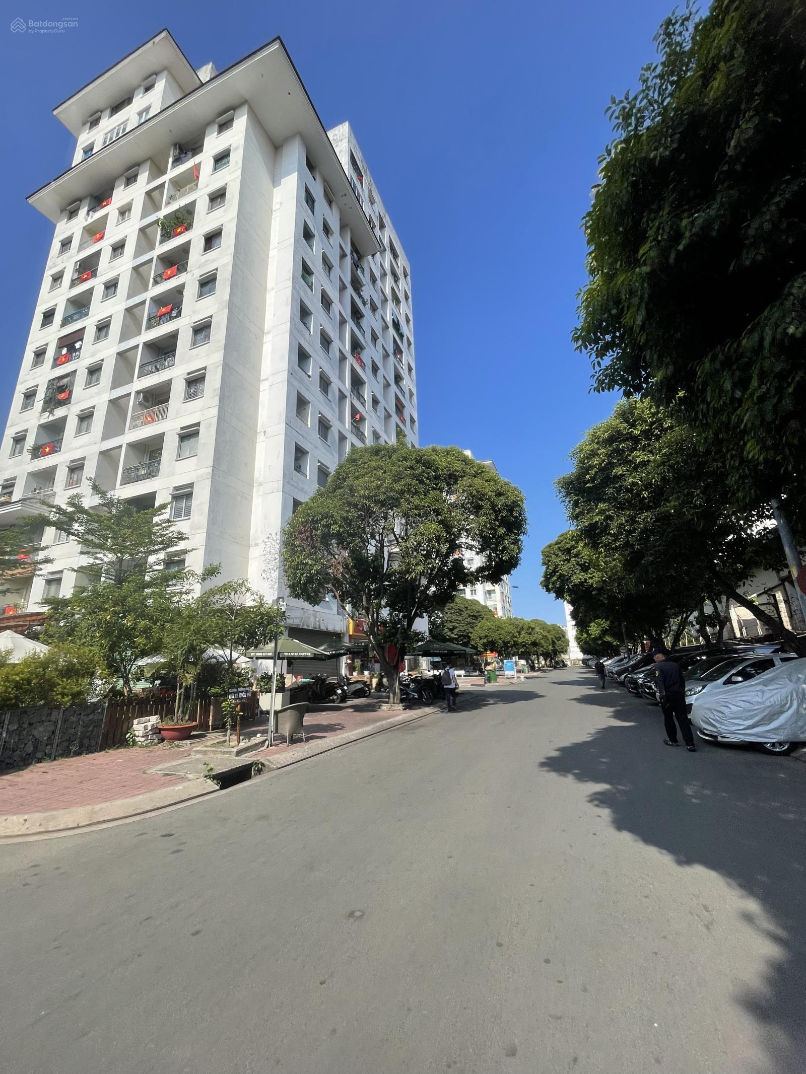 Bán chung cư 312 ngay vòng xoay Đầm Sen, sổ hồng sẵn, nhà tầng trung ban công thoáng mát, sạch sẽ