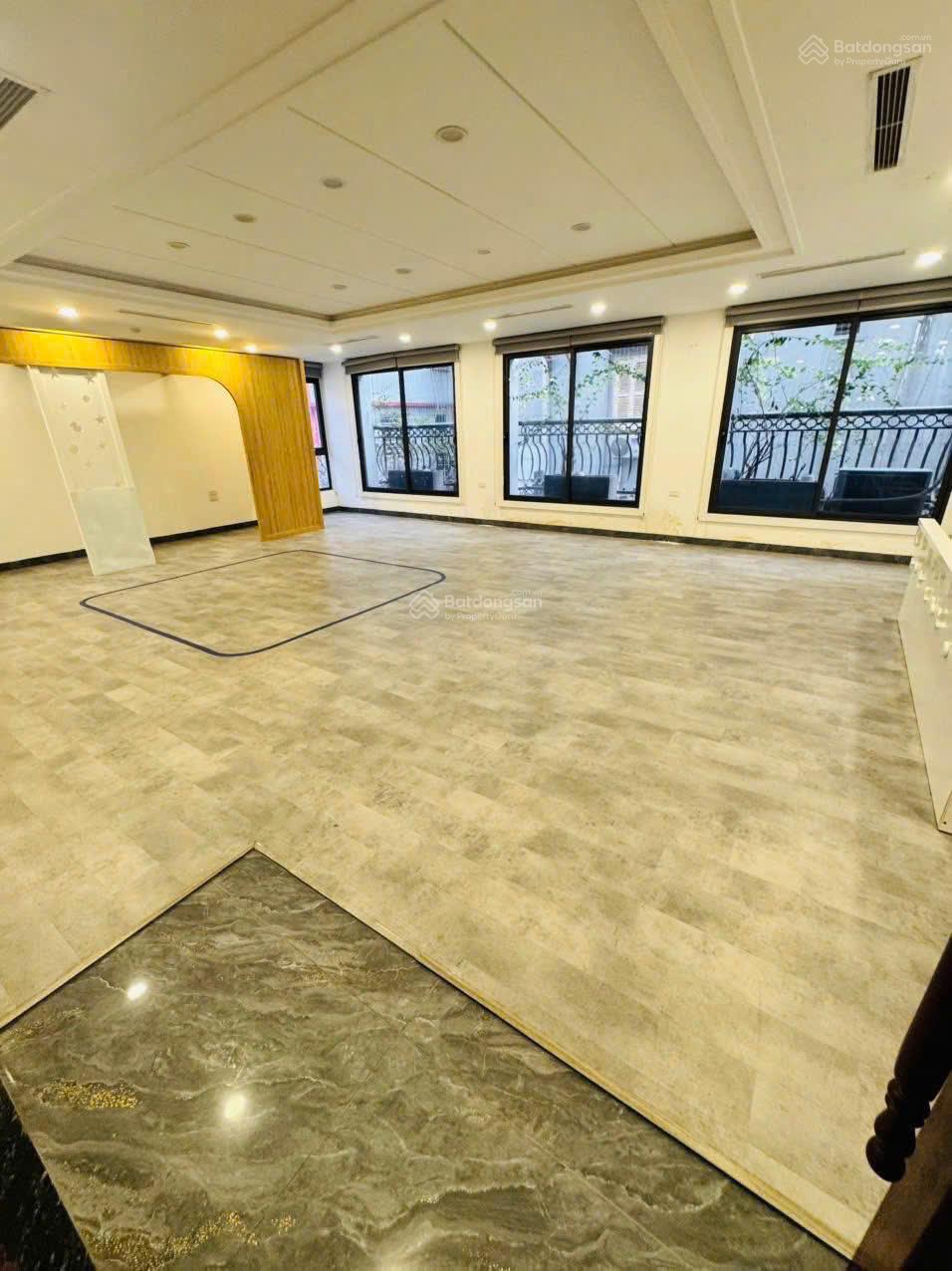 Chính chủ cần bán nhà ngõ 42 Giang Văn Minh phường Ba Đình Hà Nội 104m2x9T MT10m thang máy, 65 tỷ