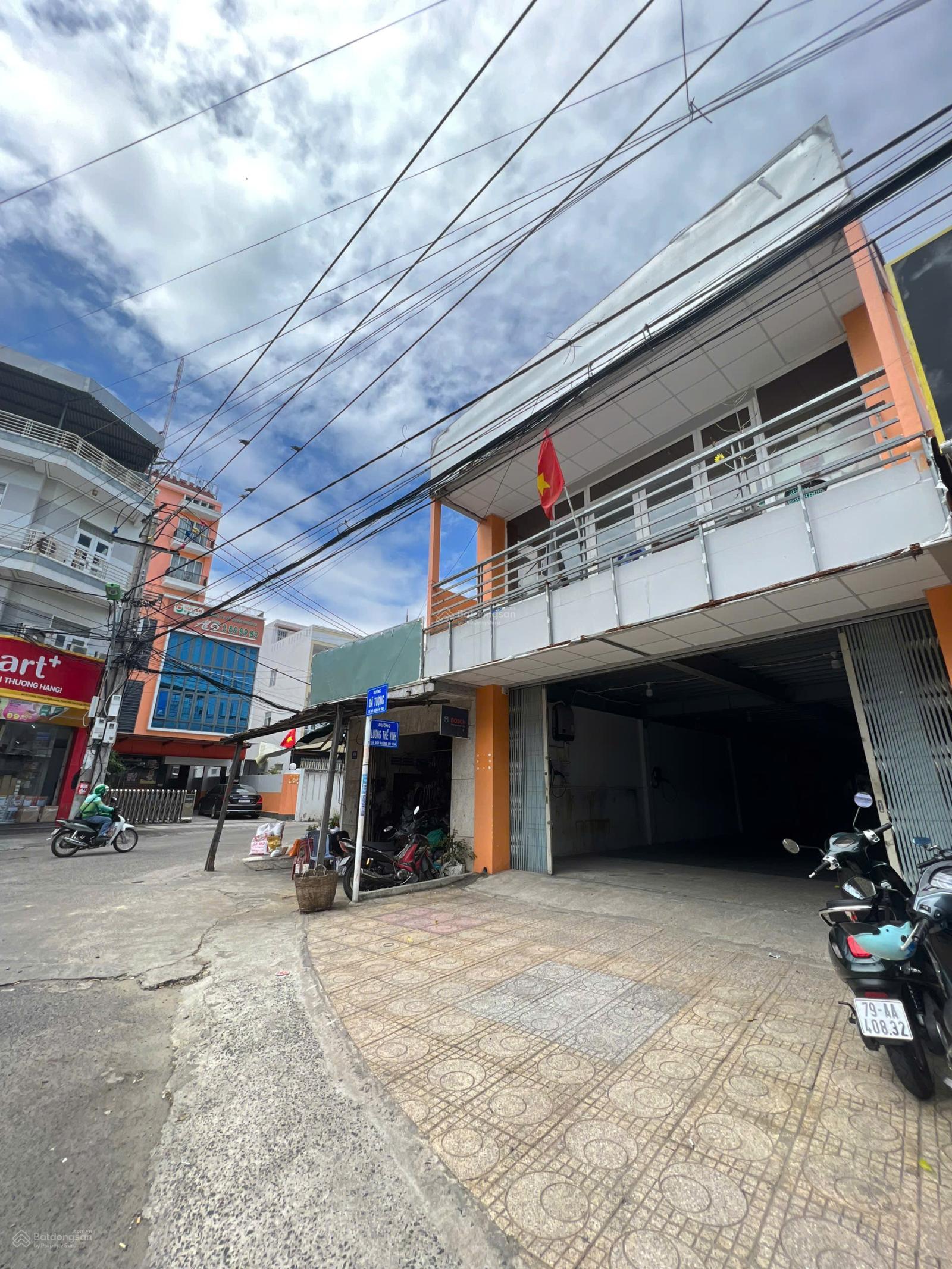 Bán nhà mặt tiền Dã Tượng - Nha Trang, ngang gần 10m