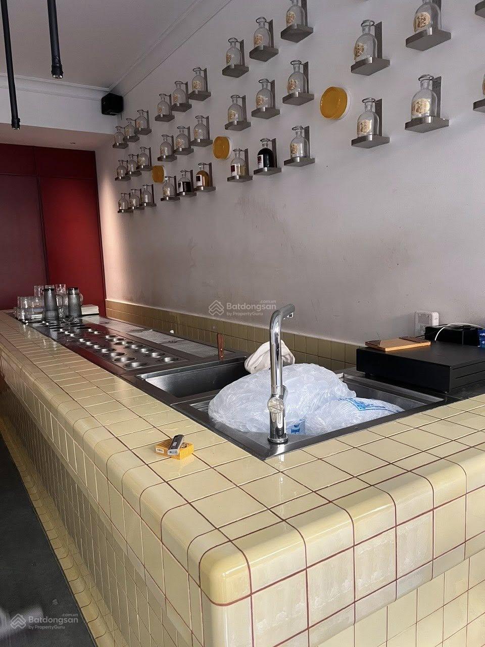 Mặt phố Thuốc Bắc 5 Tầng 45 Tỷ Dòng Tiền 60tr/th Nhà sạch đẹp Khung Cột