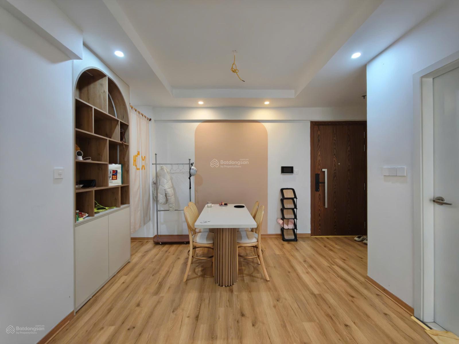 Căn hộ 2PN hướng Đông Nam chung cư Seasons Avenue bán full đồ nội thất mới xịn xò, nhà cực ít ở