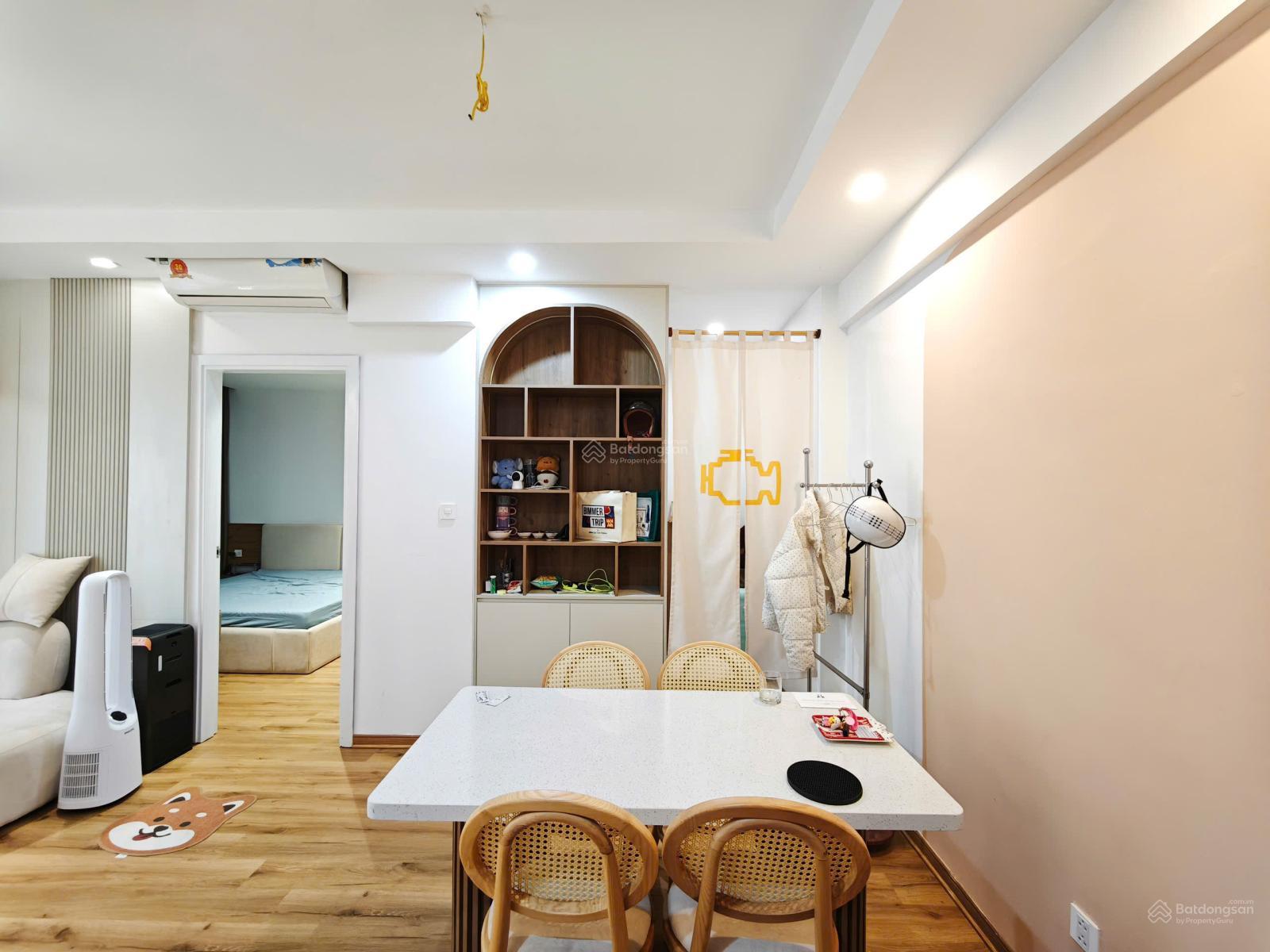 Căn hộ 2PN hướng Đông Nam chung cư Seasons Avenue bán full đồ nội thất mới xịn xò, nhà cực ít ở