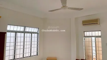 Cho thuê căn hộ 2 phòng ngủ chung cư B2, Đường 12B, Quận 4 giá 9 triệu Lh 0908 155 ***