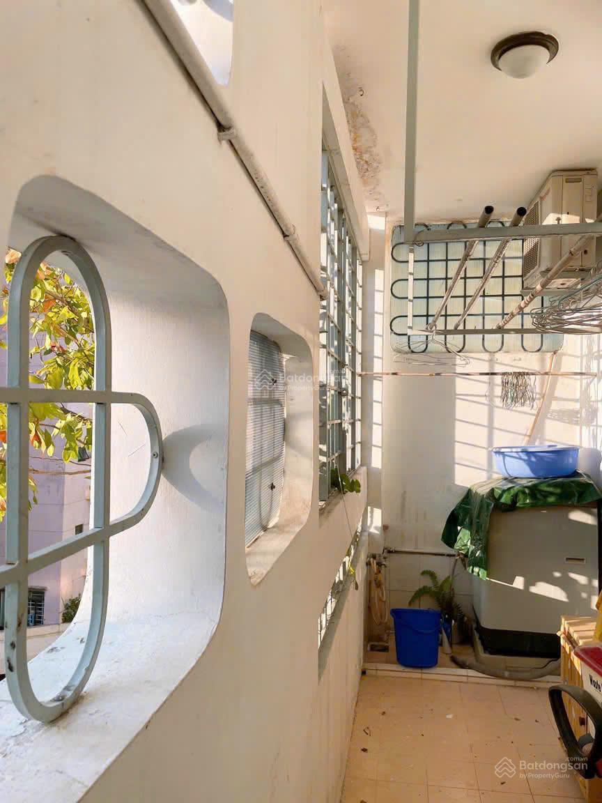 Cho thuê căn hộ 2 phòng ngủ chung cư B2, Đường 12B, Quận 4 giá 9 triệu Lh 0908 155 ***