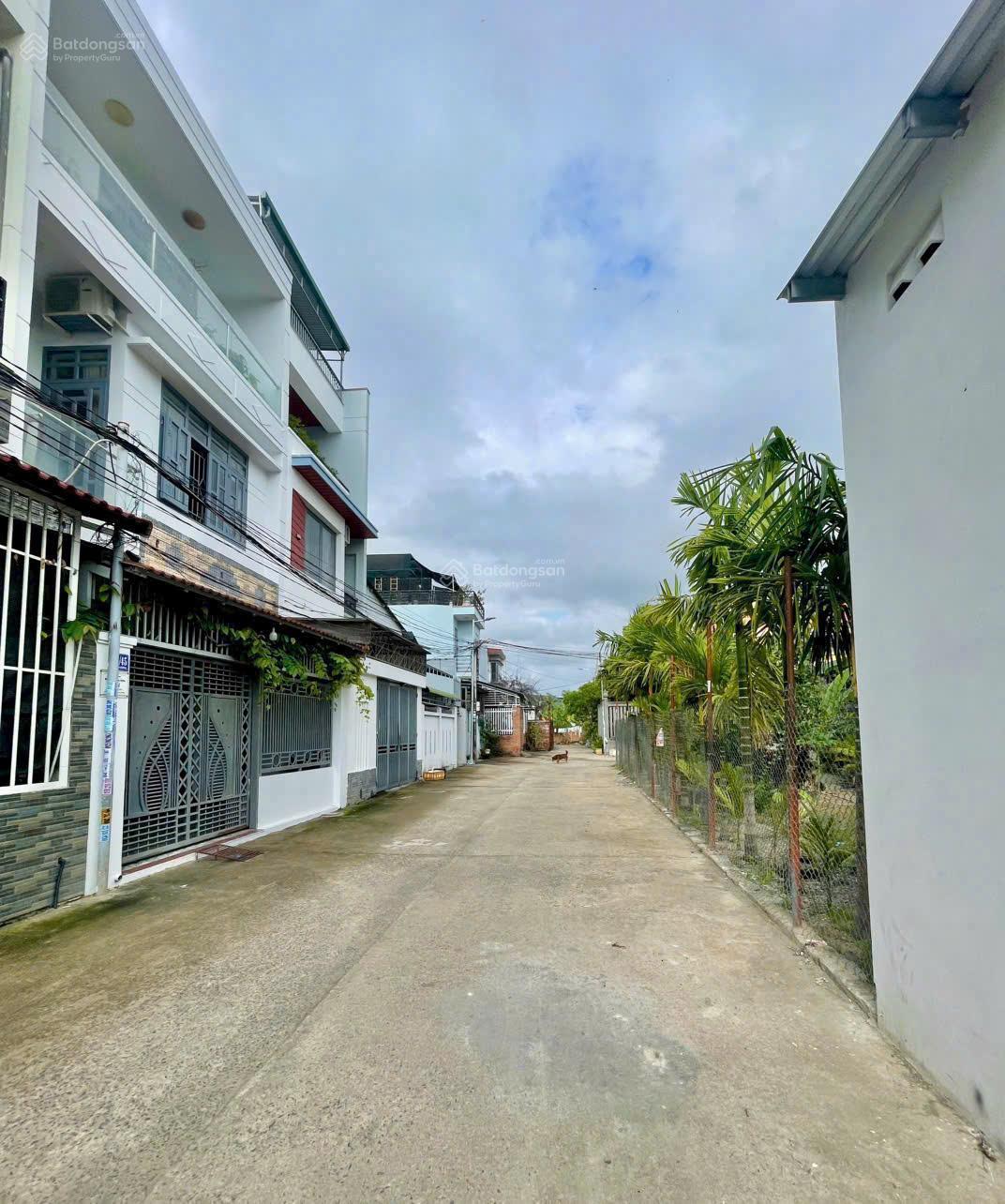 Đất hẻm ô tô Phú Xương - ô tô vào ok * Cách biển Hòn Chồng: 1,5km. Giá: 2,8 tỷ Đất hẻm ô tô Phú Xương - ô tô vào ok * Cách biển Hòn Chồng: 1,5km. Giá: 2,8 tỷ