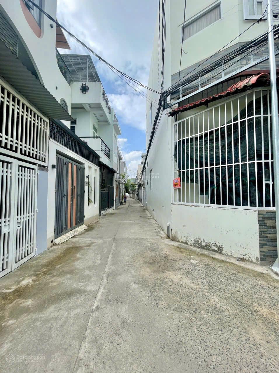 Đất hẻm ô tô Phú Xương - ô tô vào ok * Cách biển Hòn Chồng: 1,5km. Giá: 2,8 tỷ Đất hẻm ô tô Phú Xương - ô tô vào ok * Cách biển Hòn Chồng: 1,5km. Giá: 2,8 tỷ