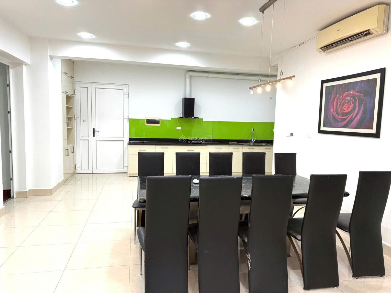 Chính chủ cần bán chung cư Việt Hưng Long Biên 155m4 ngủ 3wc tầng cao sẵn sổ đỏ giá bán 9.3 tỷ (TL) Chính chủ cần bán chung cư Việt Hưng Long Biên 155m4 ngủ 3wc tầng cao sẵn sổ đỏ giá bán 9.3 tỷ (TL)