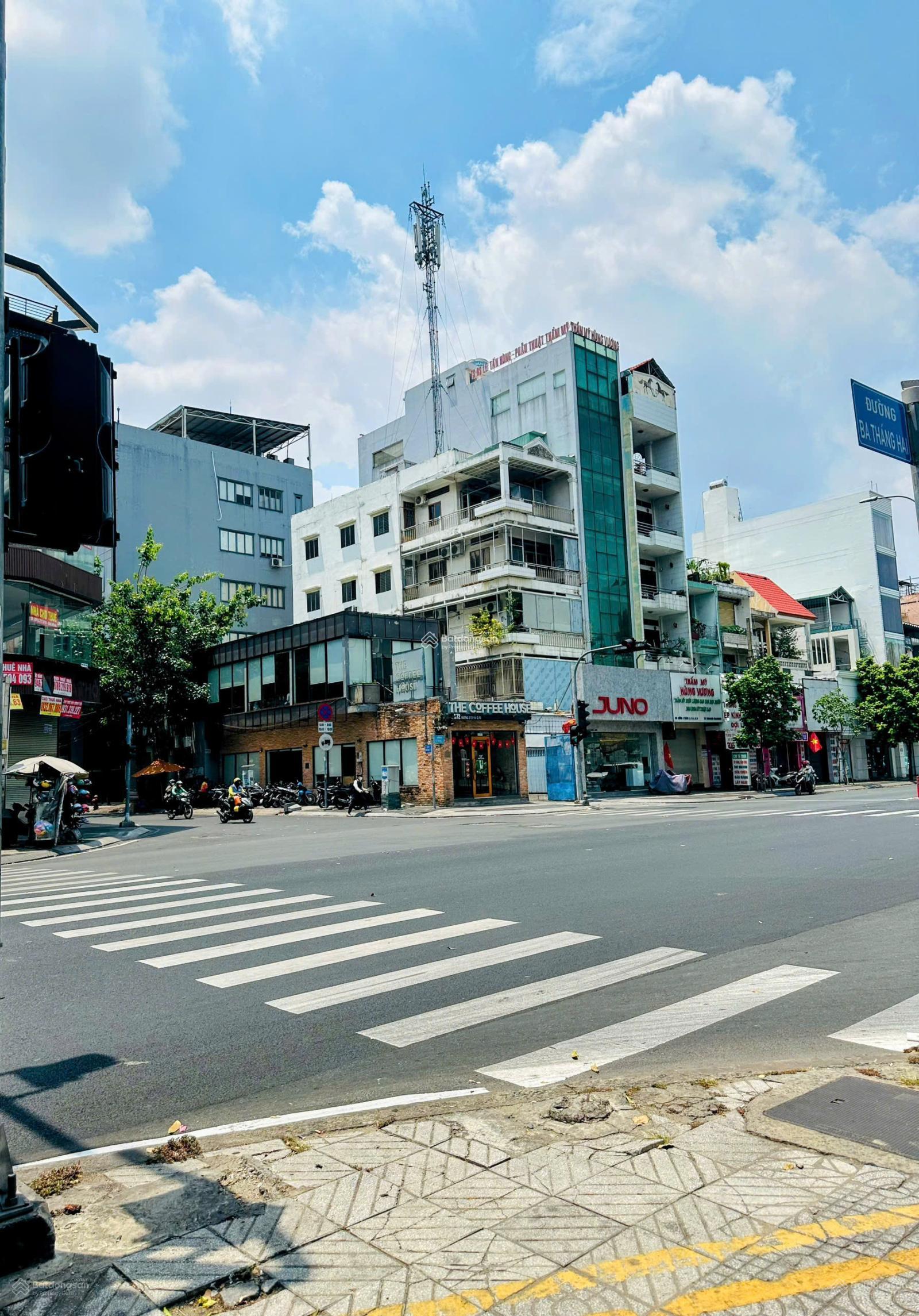 Cần bán nhà 2MT đường 3/2, P. Diên Hồng - P. 14, Q10. DT: 4.2x27m, 3 lầu. Gía bán 48 Tỷ Cần bán nhà 2MT đường 3/2, P. Diên Hồng - P. 14, Q10. DT: 4.2x27m, 3 lầu. Gía bán 48 Tỷ