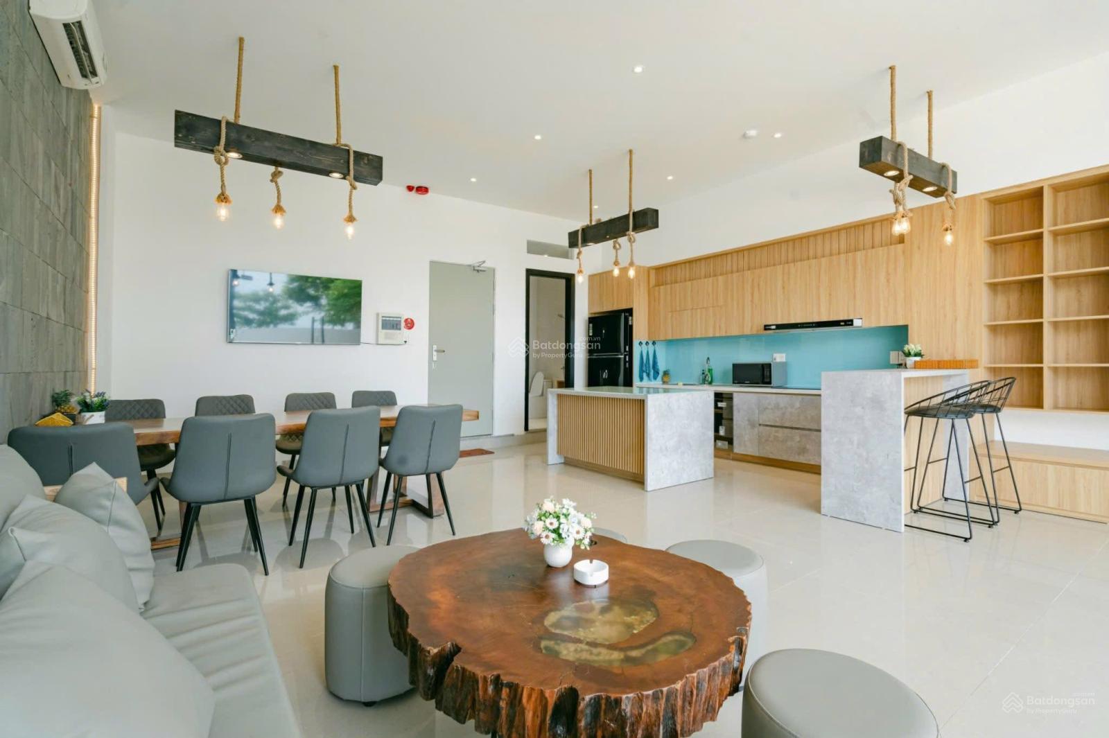 Cần bán nhà 3 tầng, góc 3 mặt tiền biển Hoàng Sa. Vị trí rất đẹp Cần bán nhà 3 tầng, góc 3 mặt tiền biển Hoàng Sa. Vị trí rất đẹp