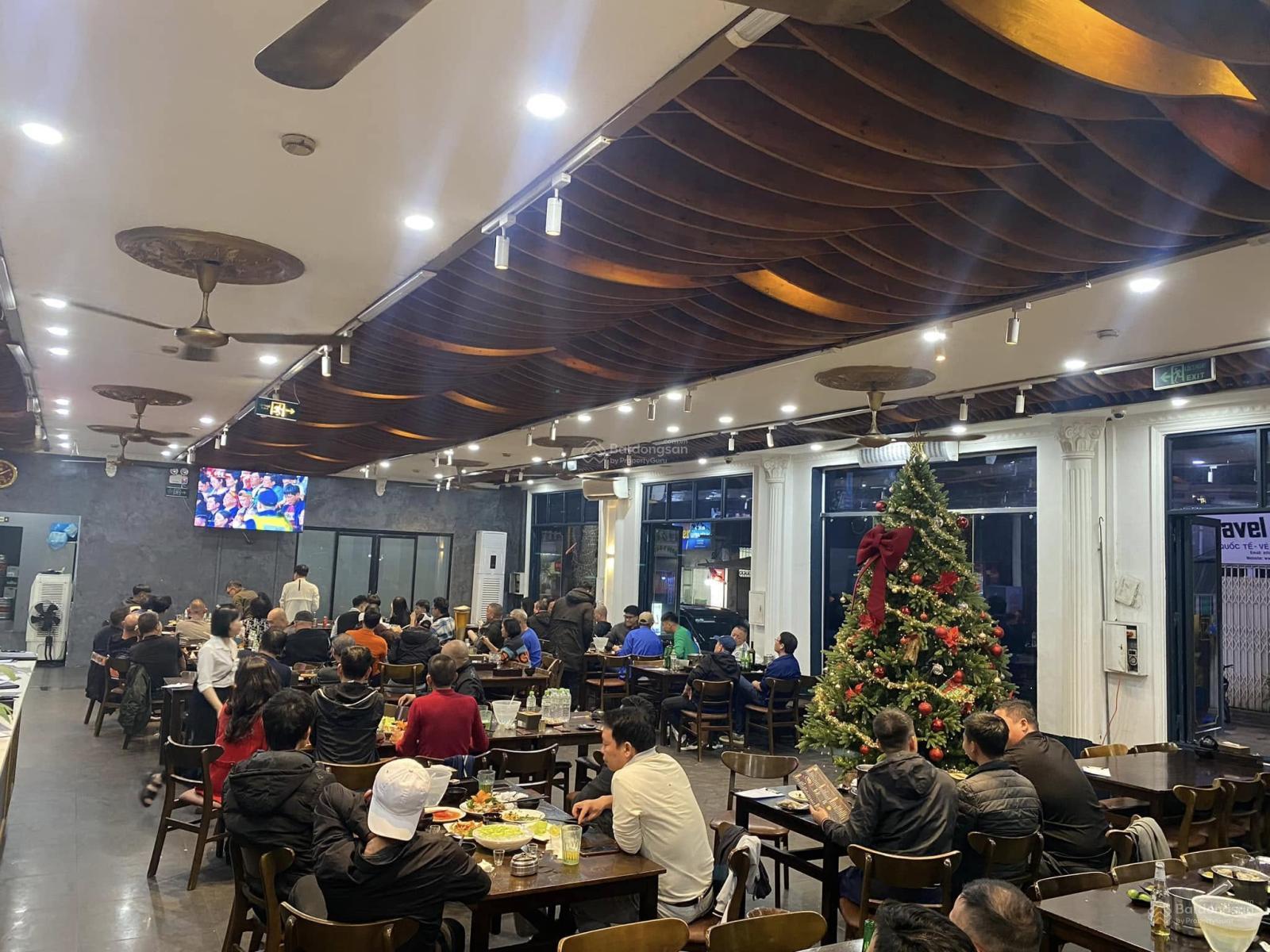 Cho thuê nhà mặt phố Phó Đức Chính, Ba Đình với mặt tiền rộng 30m, diện tích 900m2, giá chỉ 2xx