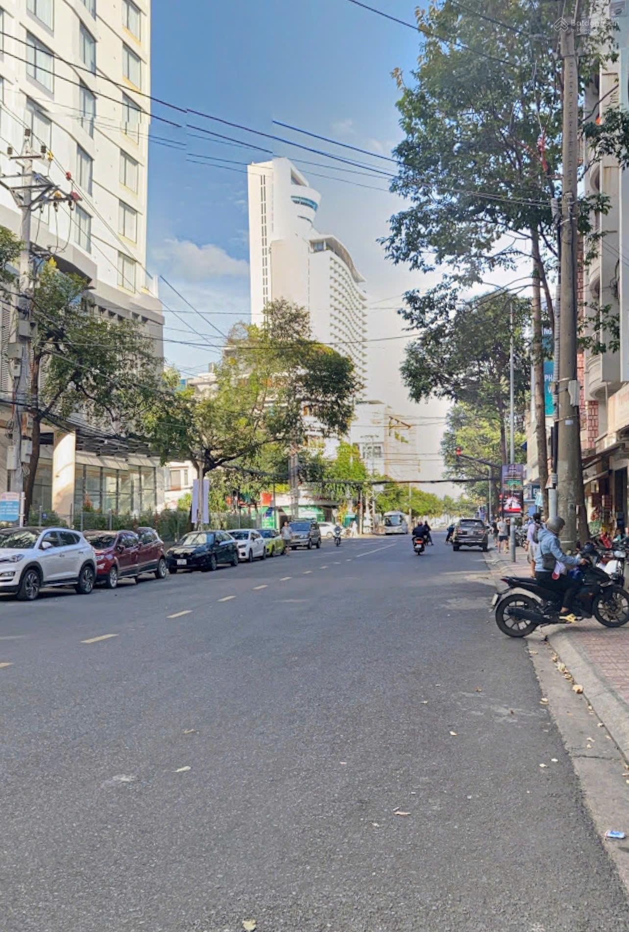 Nhà 2 tầng Nguyễn Chánh _ vị trí siêu hiếm* cách biển Trần Phú và Quảng Trường: 300m. Giá: 35 tỷ