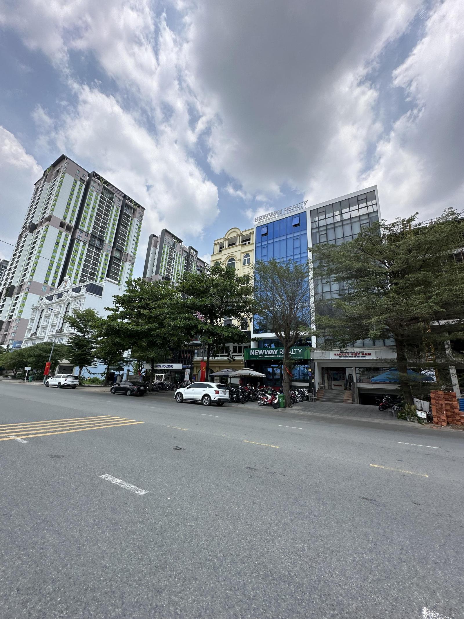 Duy nhất 1 nền Thế kỉ 21 ngang 5m DT 102.7m2 (5m x 20.5m) Giá 20 tỷ 4 xây hầm 4 tầng sát sông