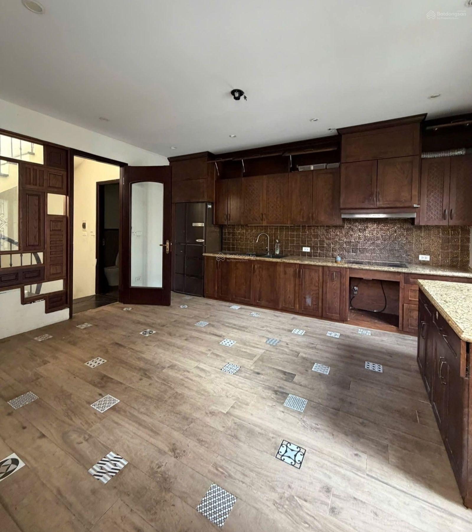 Hãy sở hữu căn nhà phố Nguyễn Trường Tộ 38 mét 5 tầng. Với vị trí lõi Ba Đình, sát phố cổ Hoàn Kiếm