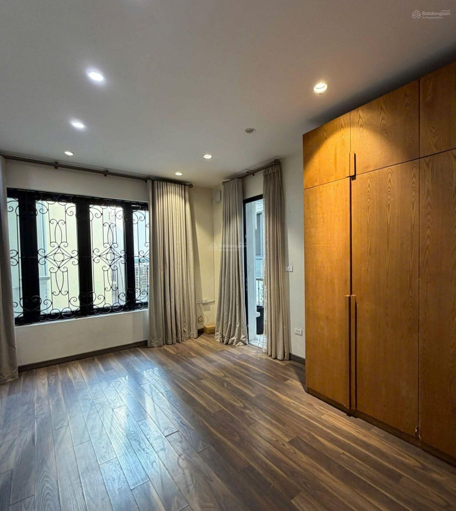 Hãy sở hữu căn nhà phố Nguyễn Trường Tộ 38 mét 5 tầng. Với vị trí lõi Ba Đình, sát phố cổ Hoàn Kiếm