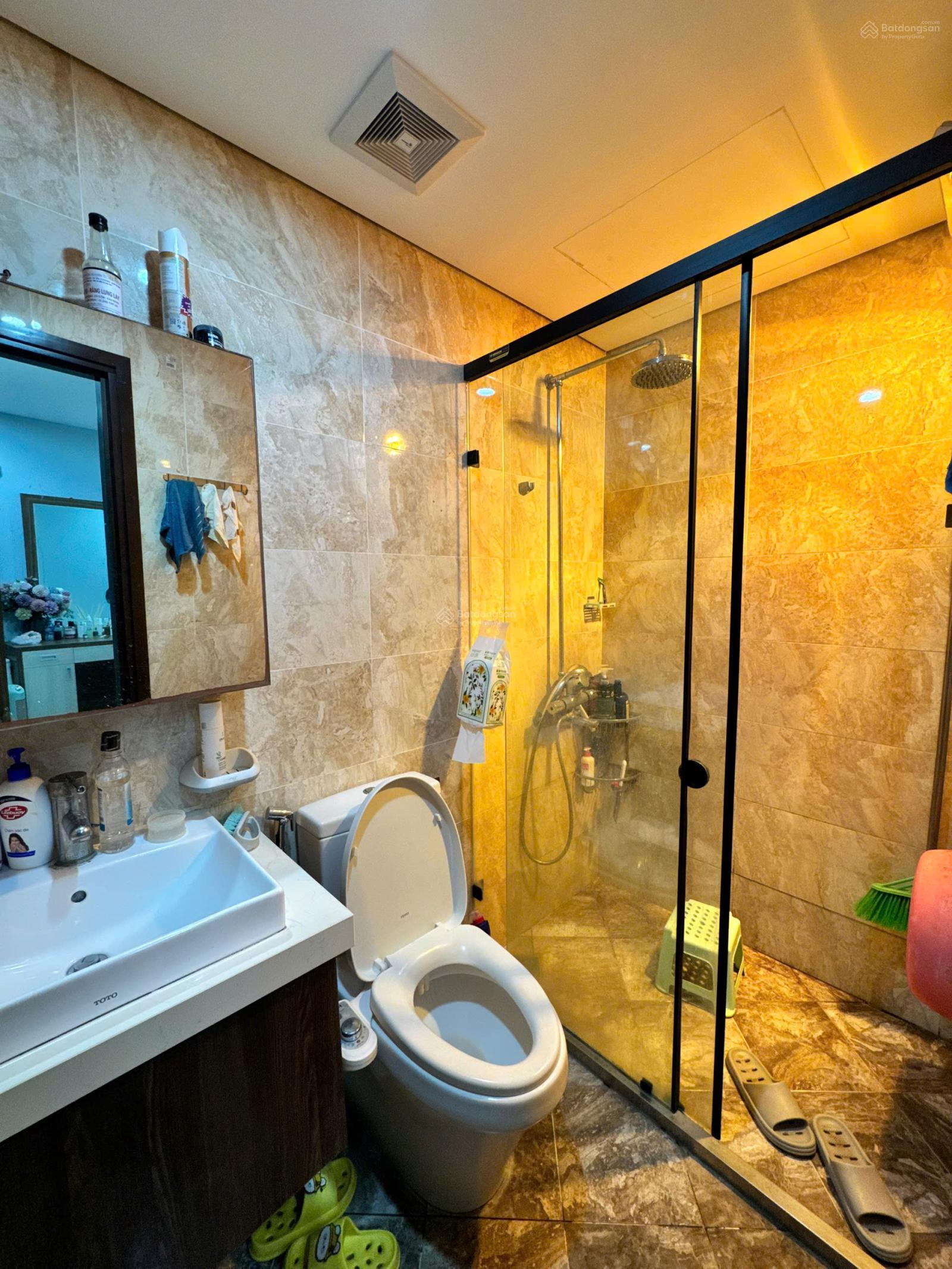 Chị Minh bán căn 2 ngủ tòa Homecity Trung Kính, có slot ô tô, dt 72m giá 8,2 tỷ. Lh: 0988 982 *** Chị Minh bán căn 2 ngủ tòa Homecity Trung Kính, có slot ô tô, dt 72m giá 8,2 tỷ. Lh: 0988 982 ***