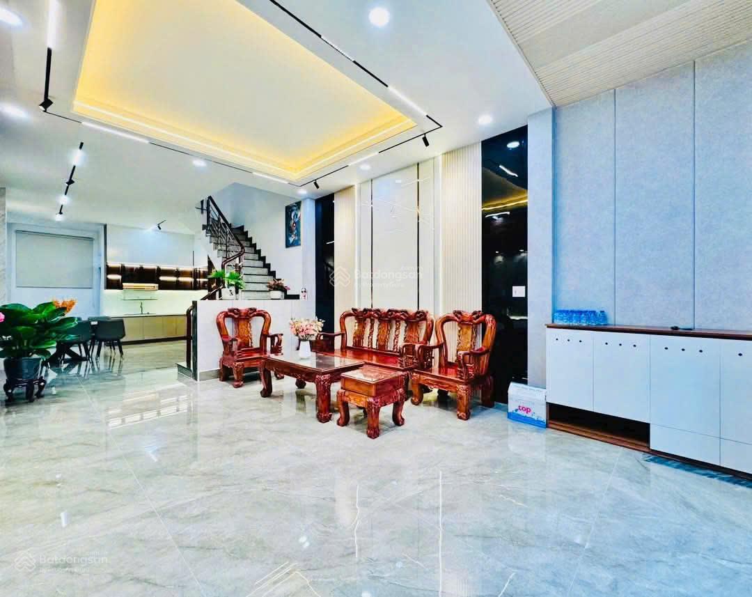 Bán nhà mặt tiền kinh doanh Triệu Quang Phục phường 11 quận 5, DT: 4x17m, 3 lầu, giá 17.5 tỷ