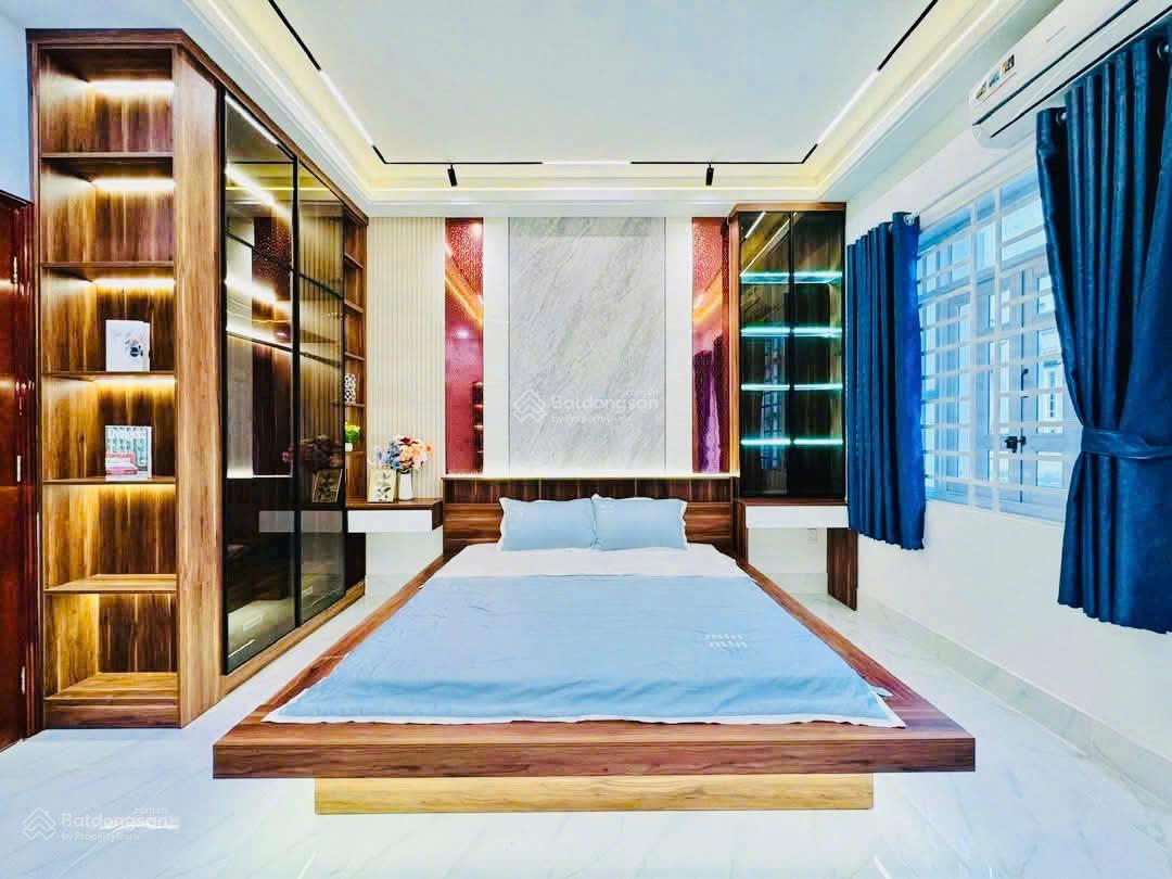 Bán nhà mặt tiền kinh doanh Triệu Quang Phục phường 11 quận 5, DT: 4x17m, 3 lầu, giá 17.5 tỷ