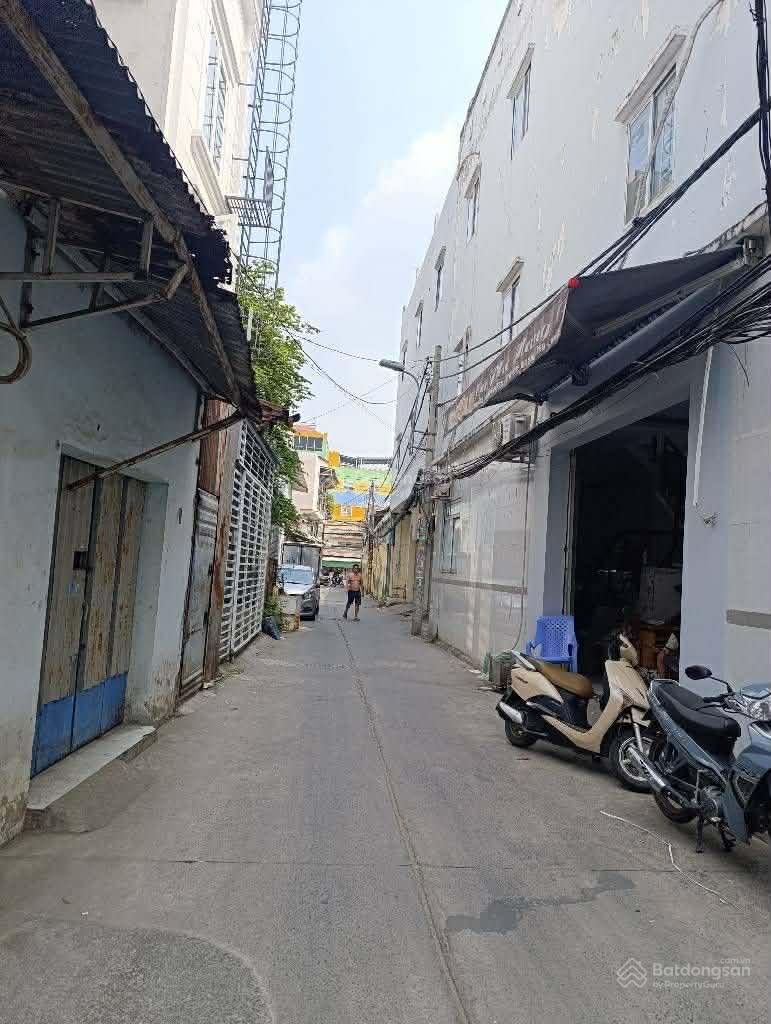 Nhà hẻm xe hơi sát trục Bùi Minh Trực Quận 8- 3 Lầu, 3 PN- chỉ 5T8