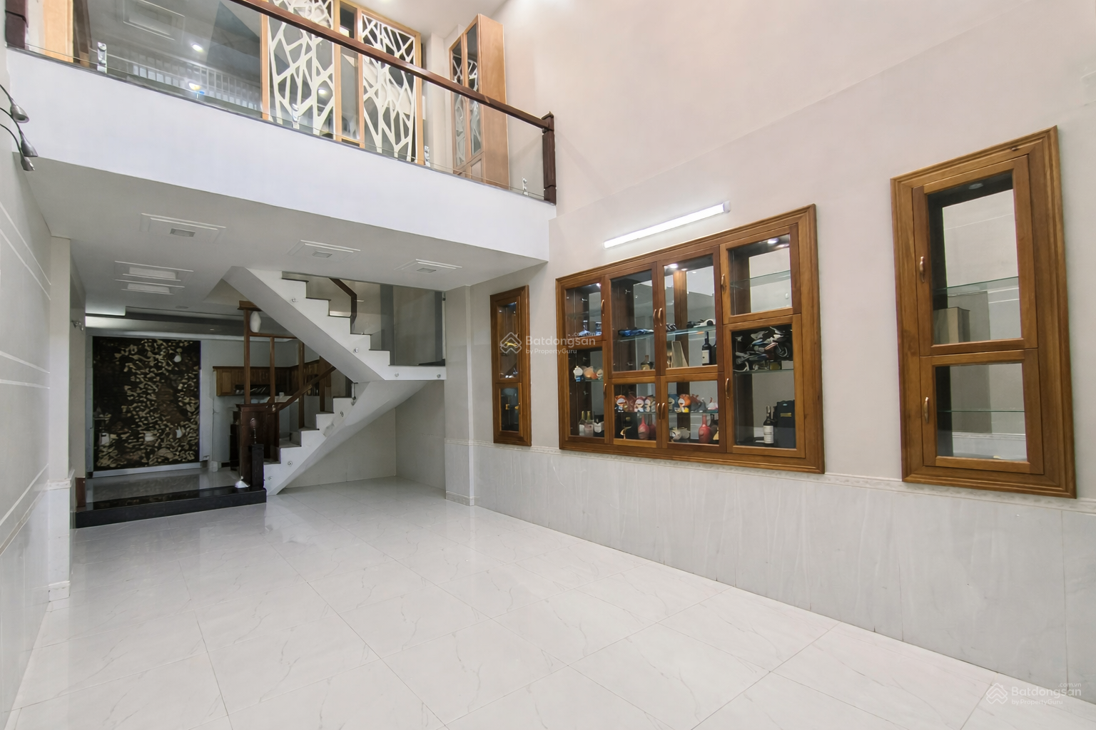 Gấp bán - giá tốt - DT 101m2 - 5 tầng - HXH 8m - CMT8 - Tân Bình - chỉ nhỉnh 18 tỷ