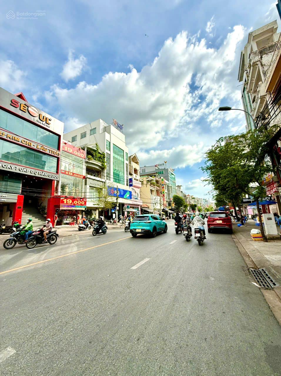 Bán gấp nhà mặt tiền đường Trần Quang Khải Phường Tân Định 4.2x16m vuông vức kết cấu 5 tầng nhà đẹp