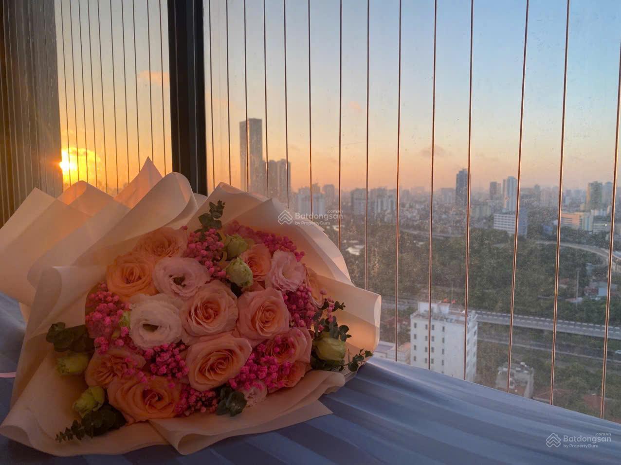 (View thẳng Hồ Tây). Em cần bán CH 76m2 gồm 2 ngủ 2wc tại Cầu Giấy Center Point, sẵn sổ đỏ. Giá tốt