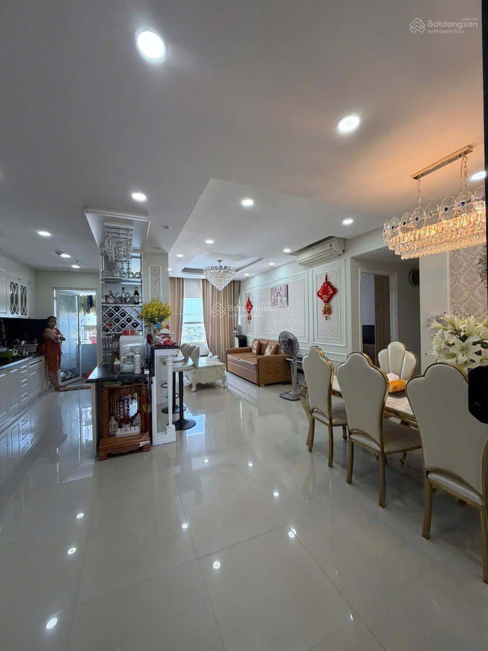 Giá thật cần bán căn hộ C/C Sunrise City North, Q7 lầu 31 95m2. 2 PN 2 WC giá 8,2 tỉ. LH 0909 992 ***