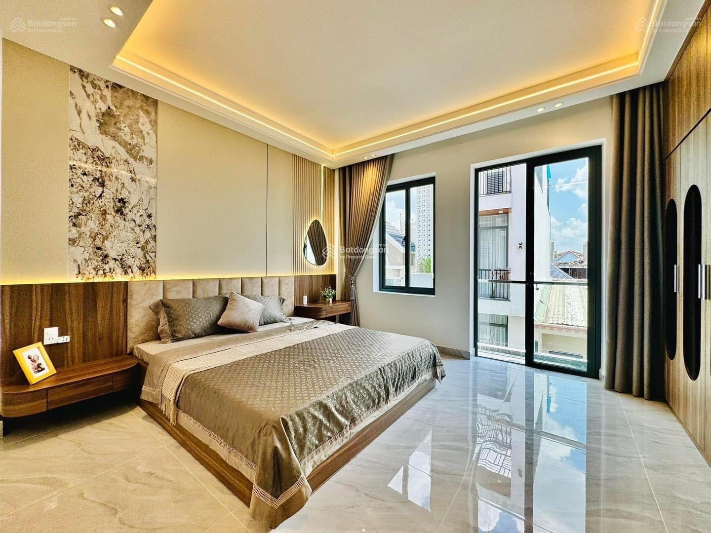 Bán nhà đường Nguyễn Hiền, Phường 4, Quận 3, Dt: 3x11m, 5 tầng, giá 7 tỷ 250 Bán nhà đường Nguyễn Hiền, Phường 4, Quận 3, Dt: 3x11m, 5 tầng, giá 7 tỷ 250