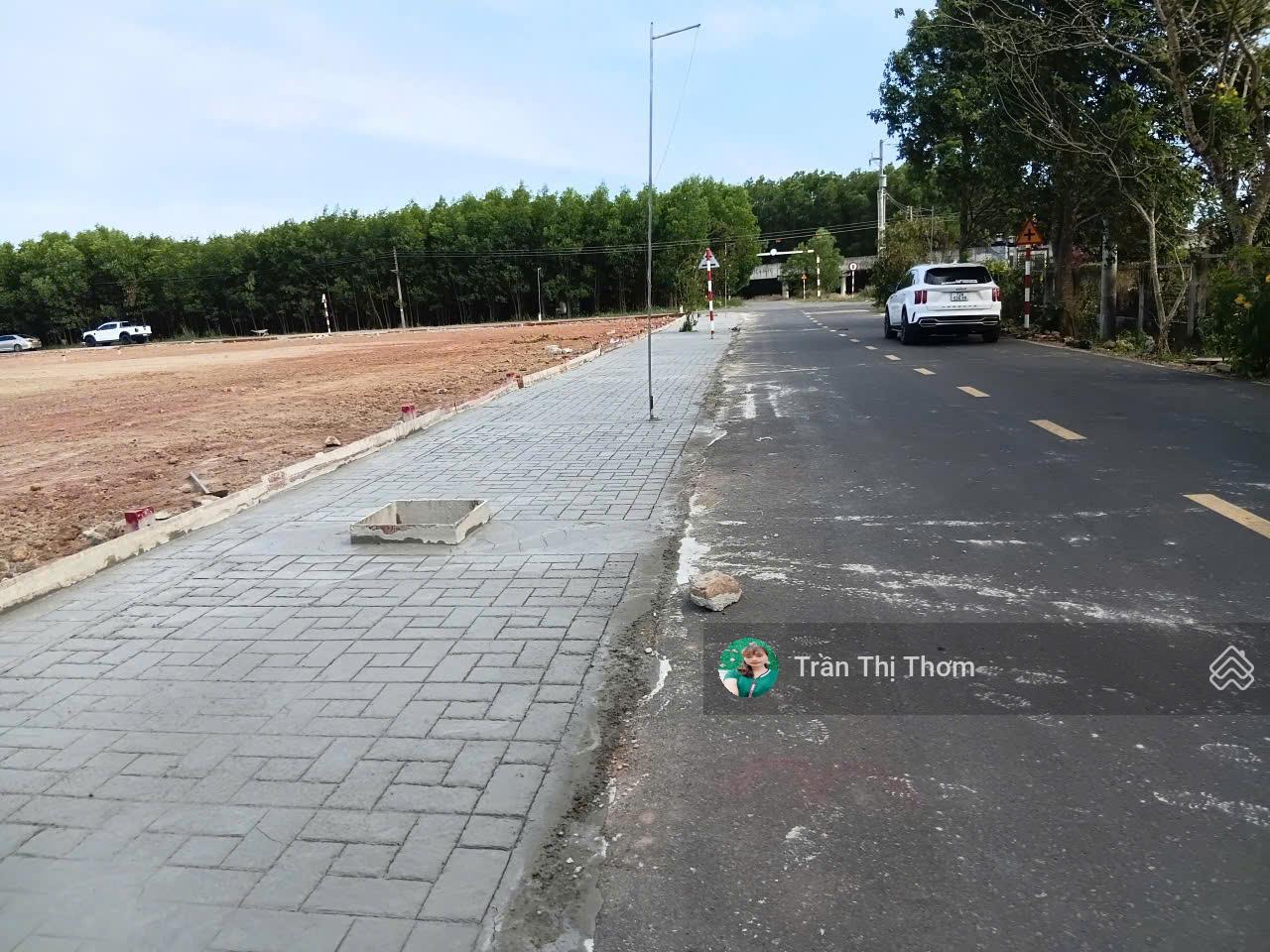 ĐẤT ĐỐI DIỆN CỔNG CHÍNH KCN ĐẤT ĐỎ  RẤT PHÙ HỢP XÂY TRỌ