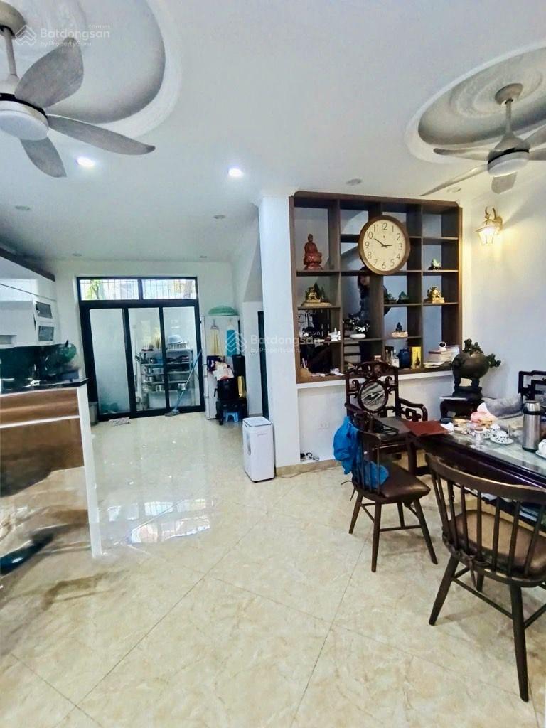 BIỆT THỰ SÂN VƯỜN-PHÂN LÔ -NỞ HẬU-Ô TÔ VÀO NHÀ-ĐỖ CỬA NGÀY ĐÊM-HƯỞNG KK HỒ TÂY- NGÕ RỘNG-THÔNG