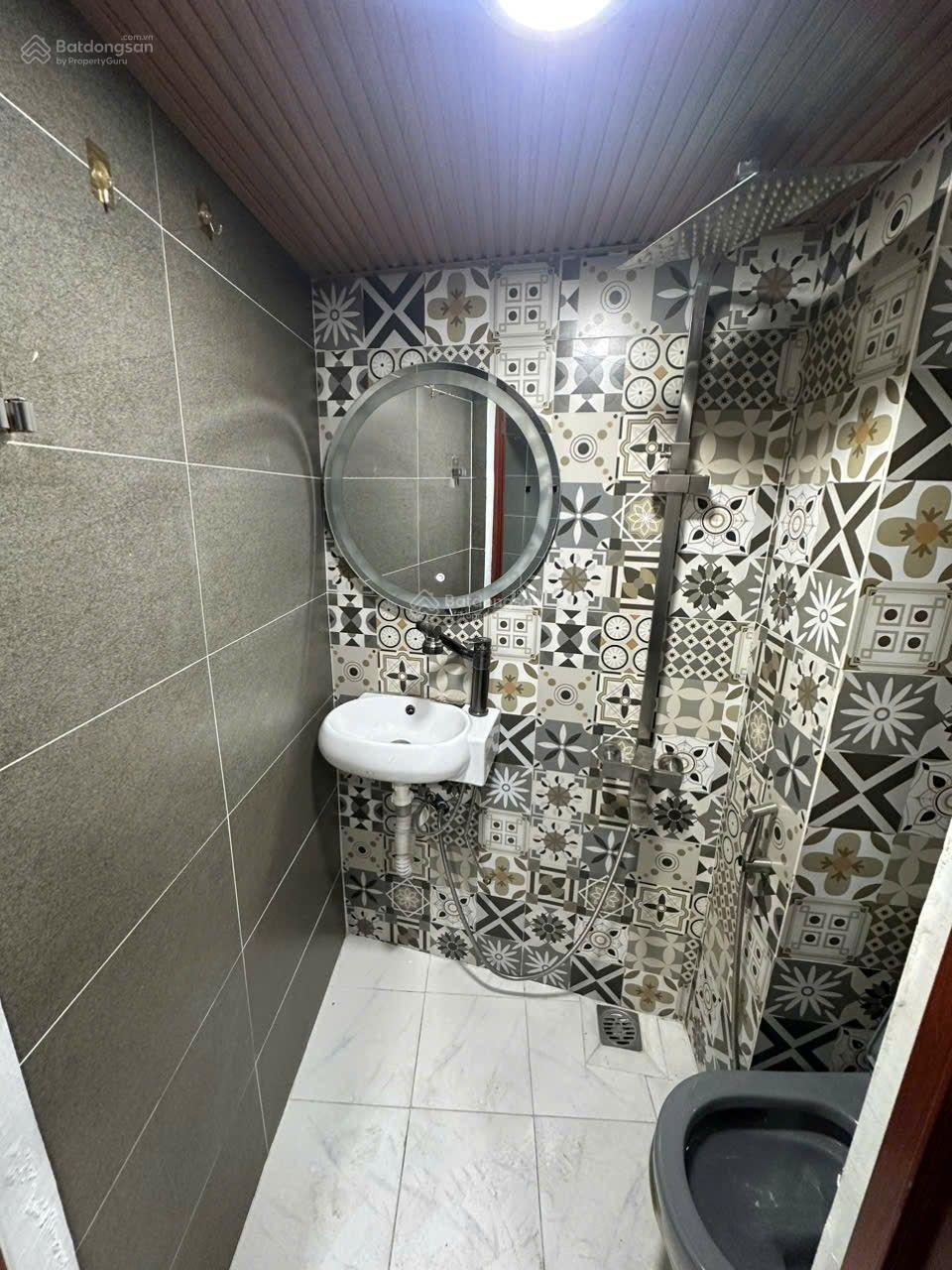 (3,1 tỷ TL) Nhà 1 sẹc, gần mặt tiền Sư Vạn Hạnh, 1 lầu ST..!