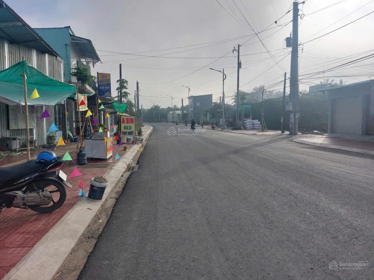 Nhà 245 m2 4,165 tỷ mặt tiền Nguyễn Văn Nhung, P Phước Hậu, Vĩnh Long