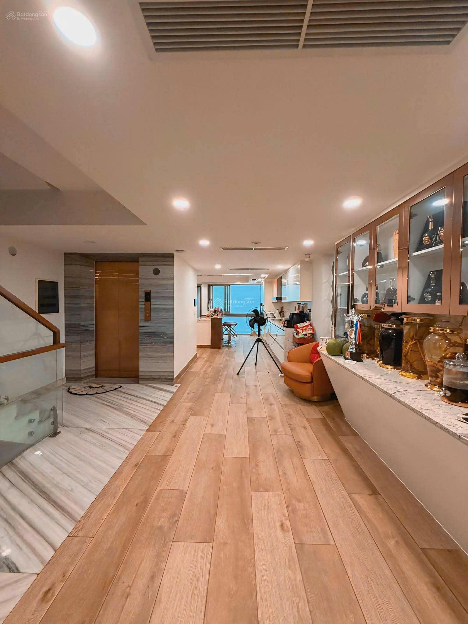 **Bán nhà MT Nguyễn Đình Khơi** p4, Tân Bình; (5*25) 7 tầng thang máy