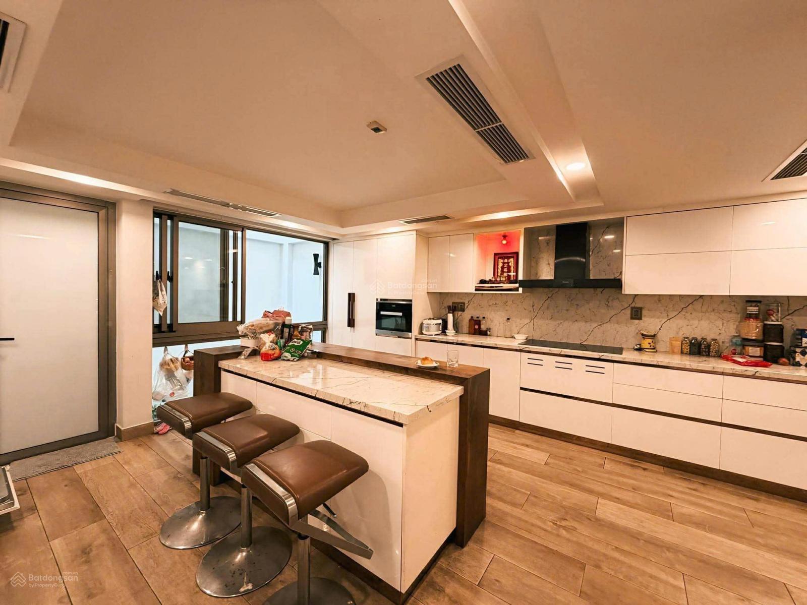 **Bán nhà MT Nguyễn Đình Khơi** p4, Tân Bình; (5*25) 7 tầng thang máy