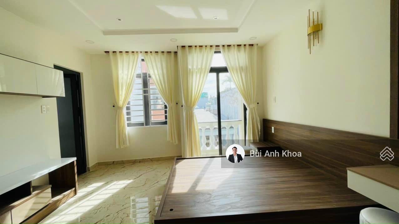 Xe tải thông! Góc 2MT đường Hoàng Hoa Thám, p7, BT (5,5x18m) sẵn 5 tầng. Chỉ 14 tỷ TL.