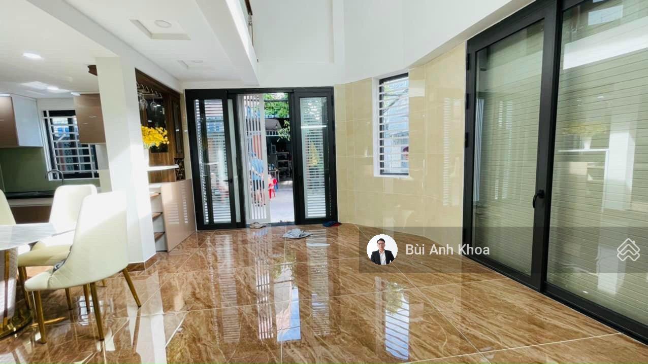 Xe tải thông! Góc 2MT đường Hoàng Hoa Thám, p7, BT (5,5x18m) sẵn 5 tầng. Chỉ 14 tỷ TL.