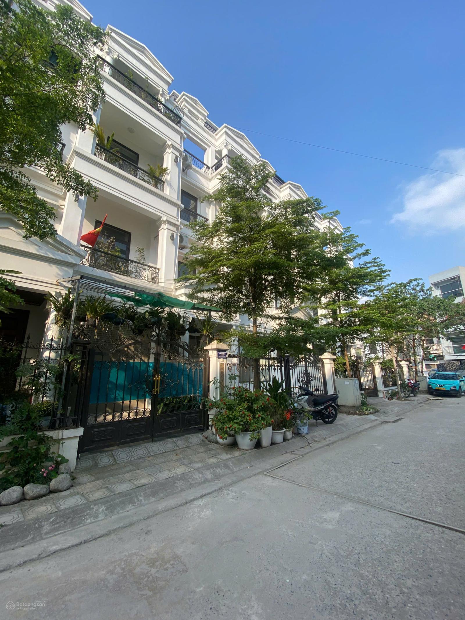 Cho thuê nhà Đại Mỗ, Nam Từ Liêm. DT 8m, 4 tầng, mặt tiền 6m, mới 100%, có ĐH, giá 20 triệu