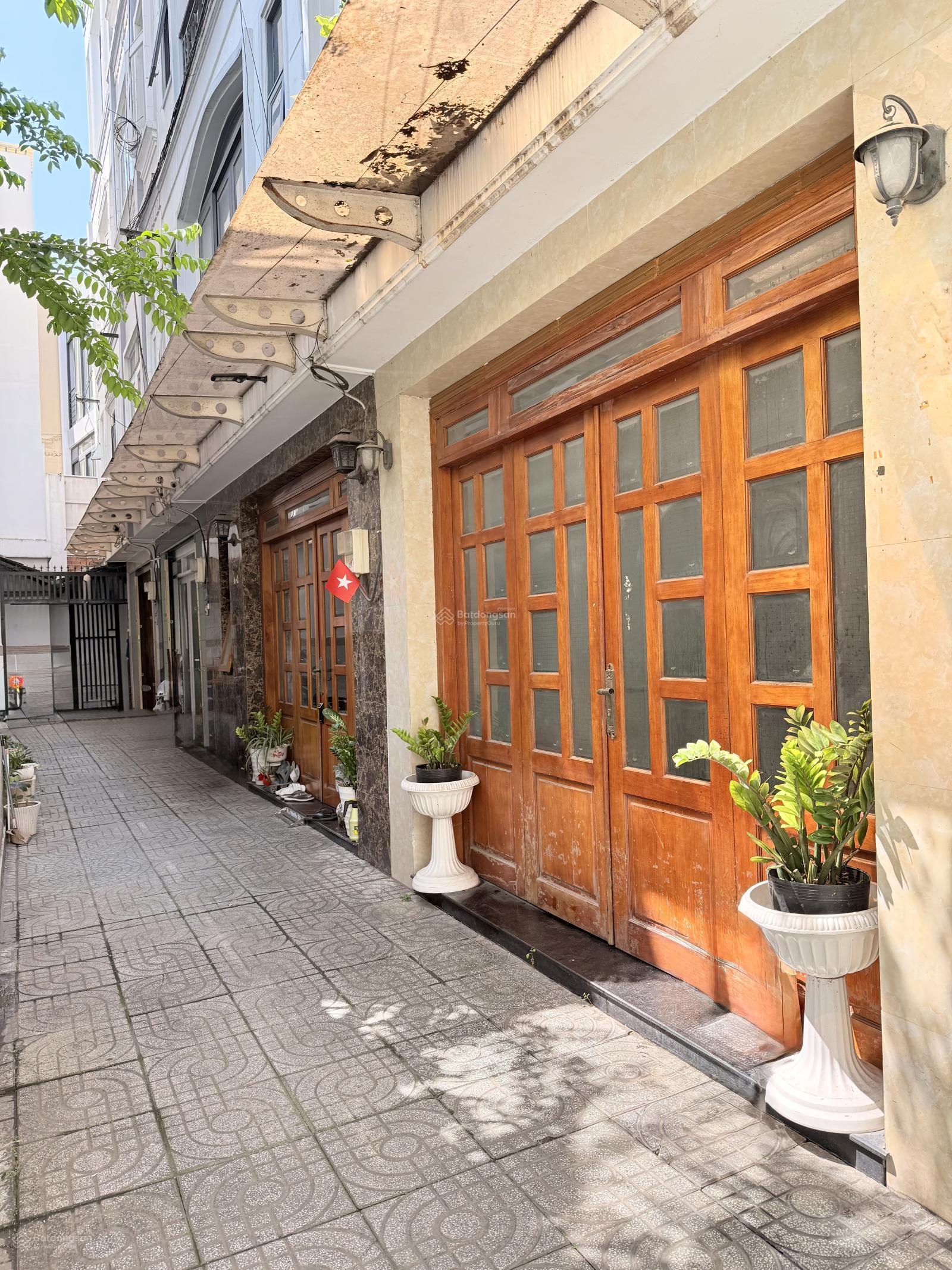 Nhà chính chủ - sát mặt tiền Huỳnh Văn Bánh, Phú Nhuận - 5 tầng 4PN - khu đồng bộ an ninh