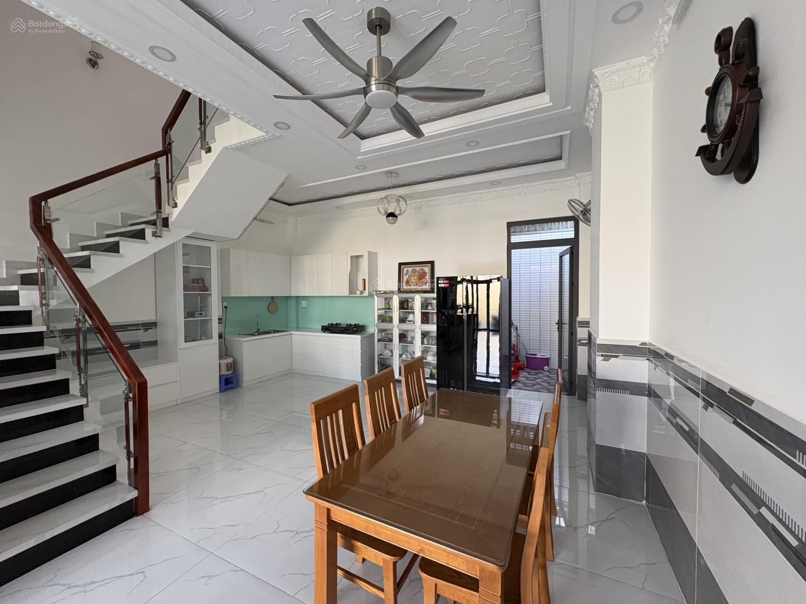 Bán nhà 3 lầu sân thượng đường Lê Văn Lương