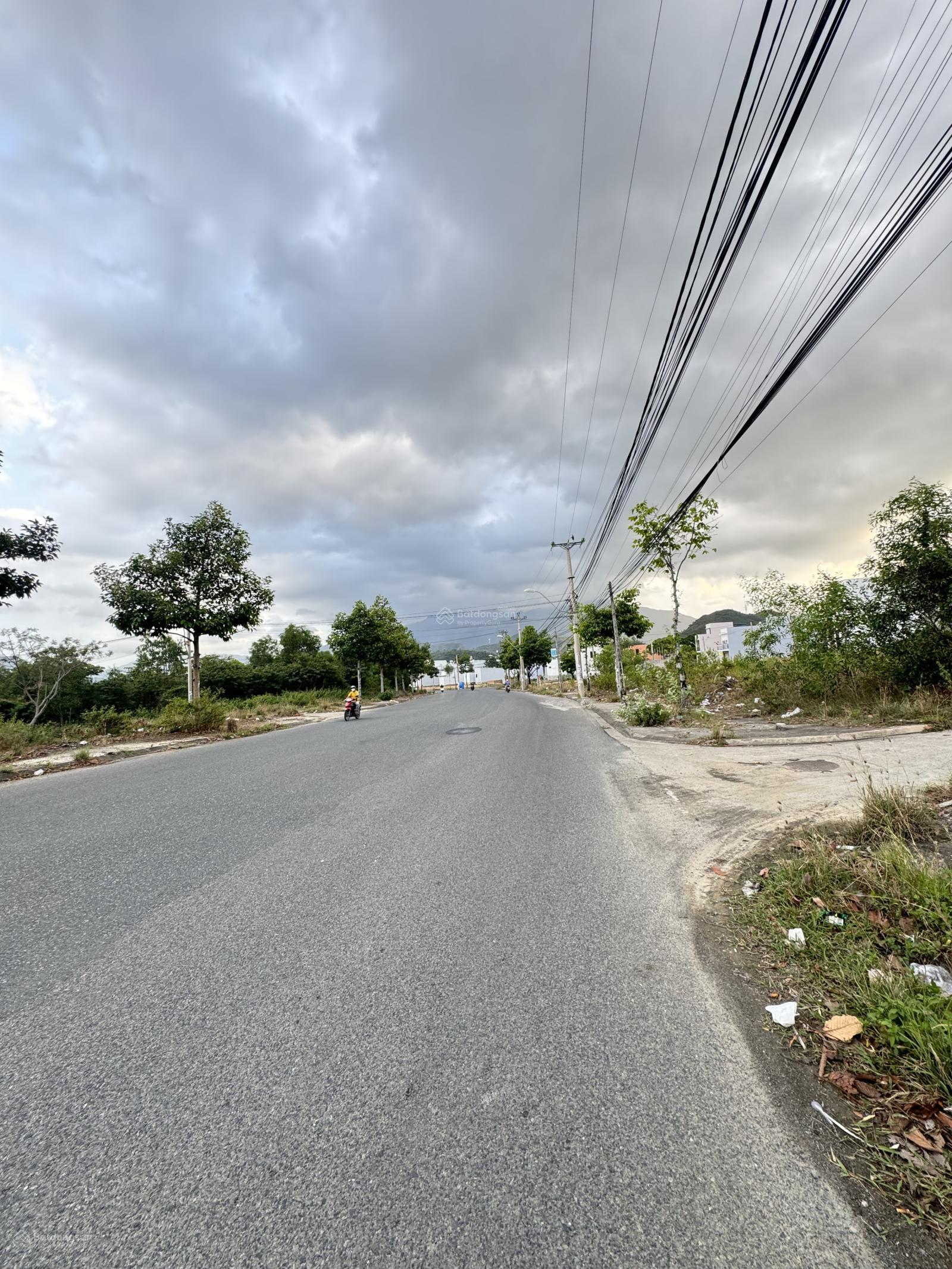 BÁN ĐẤT TDC ĐẤT LÀNH MẶT TIỀN PHONG CHÂU NGANG 5M GIÁ 4 TỶ 700