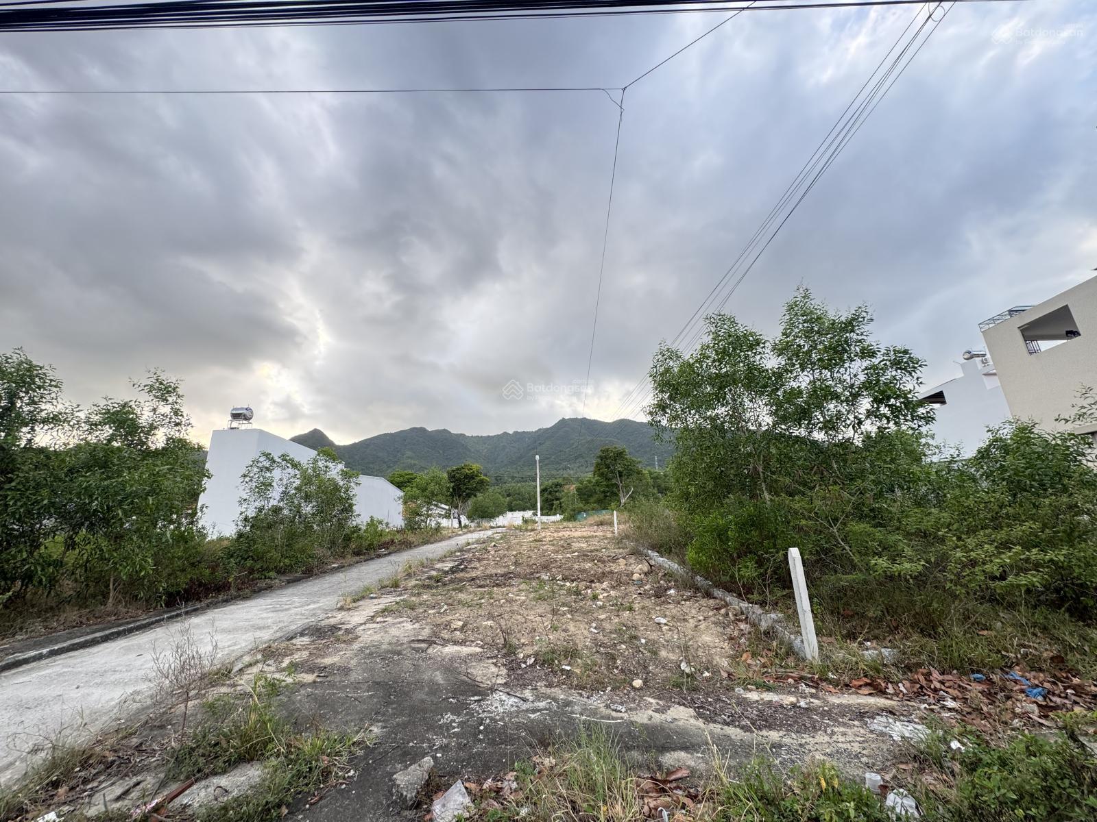 BÁN ĐẤT TDC ĐẤT LÀNH MẶT TIỀN PHONG CHÂU NGANG 5M GIÁ 4 TỶ 700