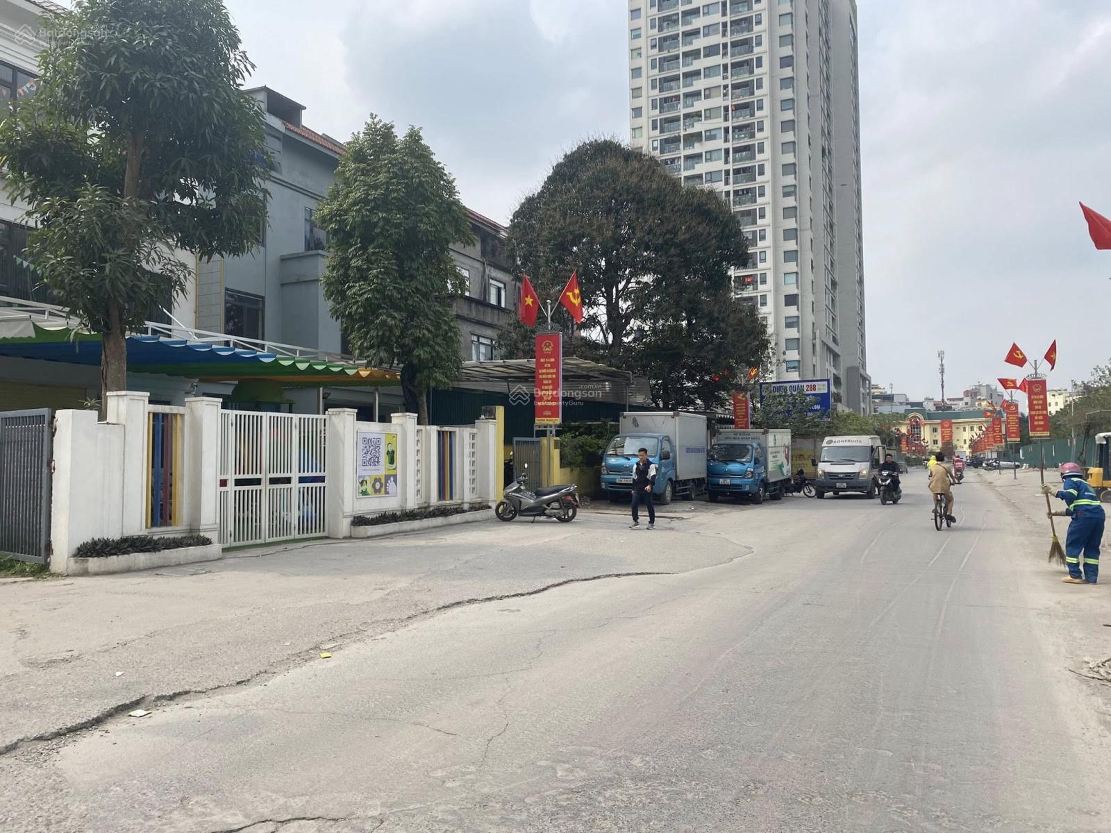 Chủ cần bán gấp biệt thự Nguyễn Xiển 218m2, 4 tầng, mt9.5m, kinh doanh, view chung cư, giá đt