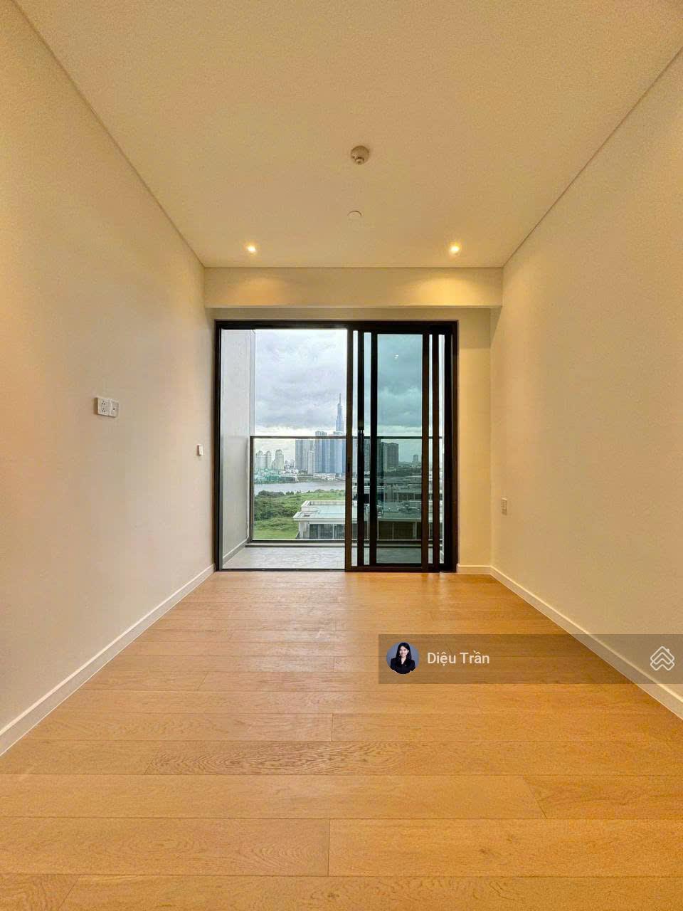 The Opera: Cho thuê 4PN nội thất cơ bản, tầng cao chỉ còn một căn duy nhất.