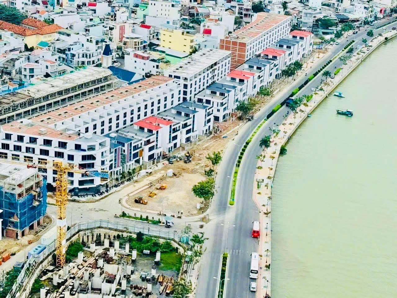 Bán nhà góc 6 tầng xây thô khu dự án Cồn Tân Lập TP Nha Trang